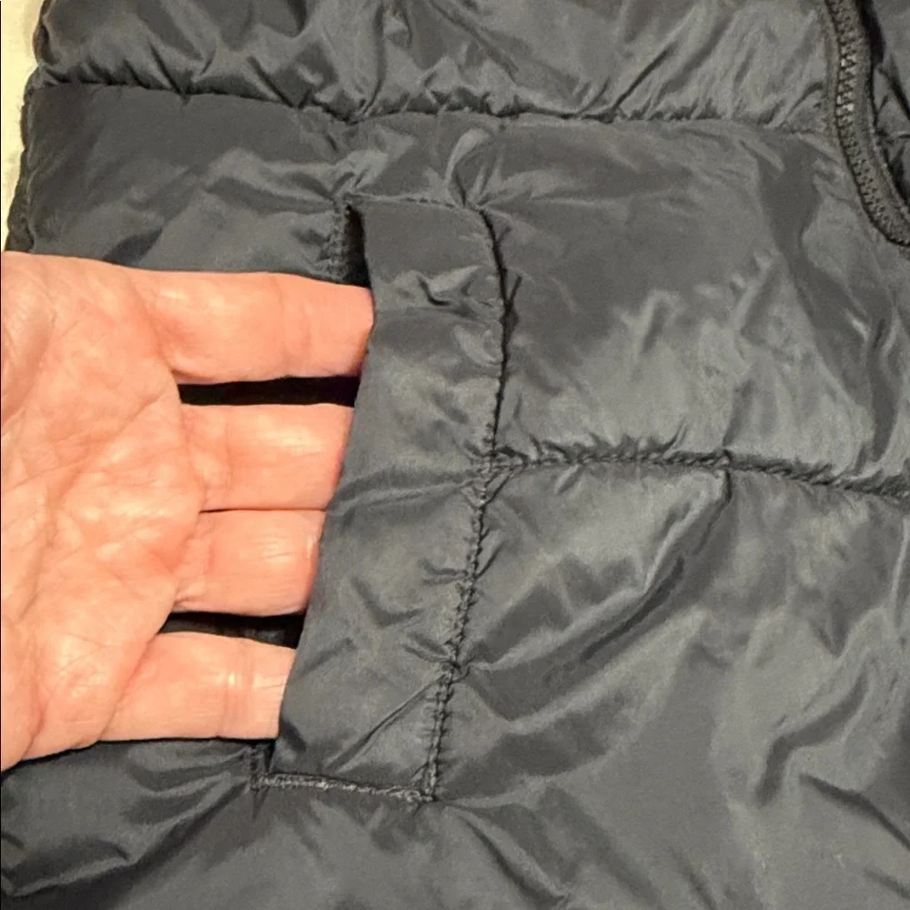 Old Navy Kids Black Puffer Vest, Size 8.